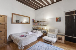 BnBNook - Modern Comfort by the Seine & Notre-Dame